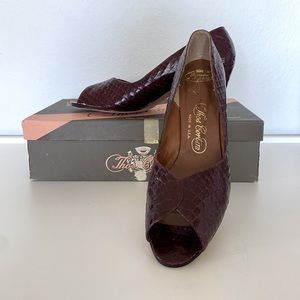NWT Thos. Cort LTD. Vintage Burgundy Lizzard Peep Toe Heels. Never Worn!